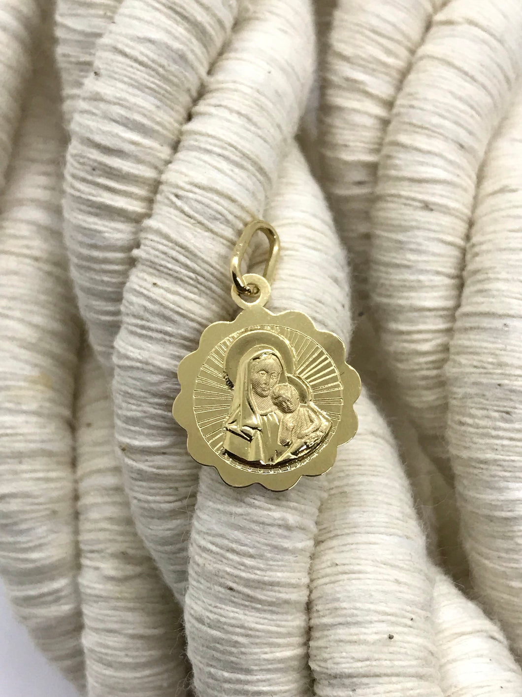 14k Gold Pendant 18