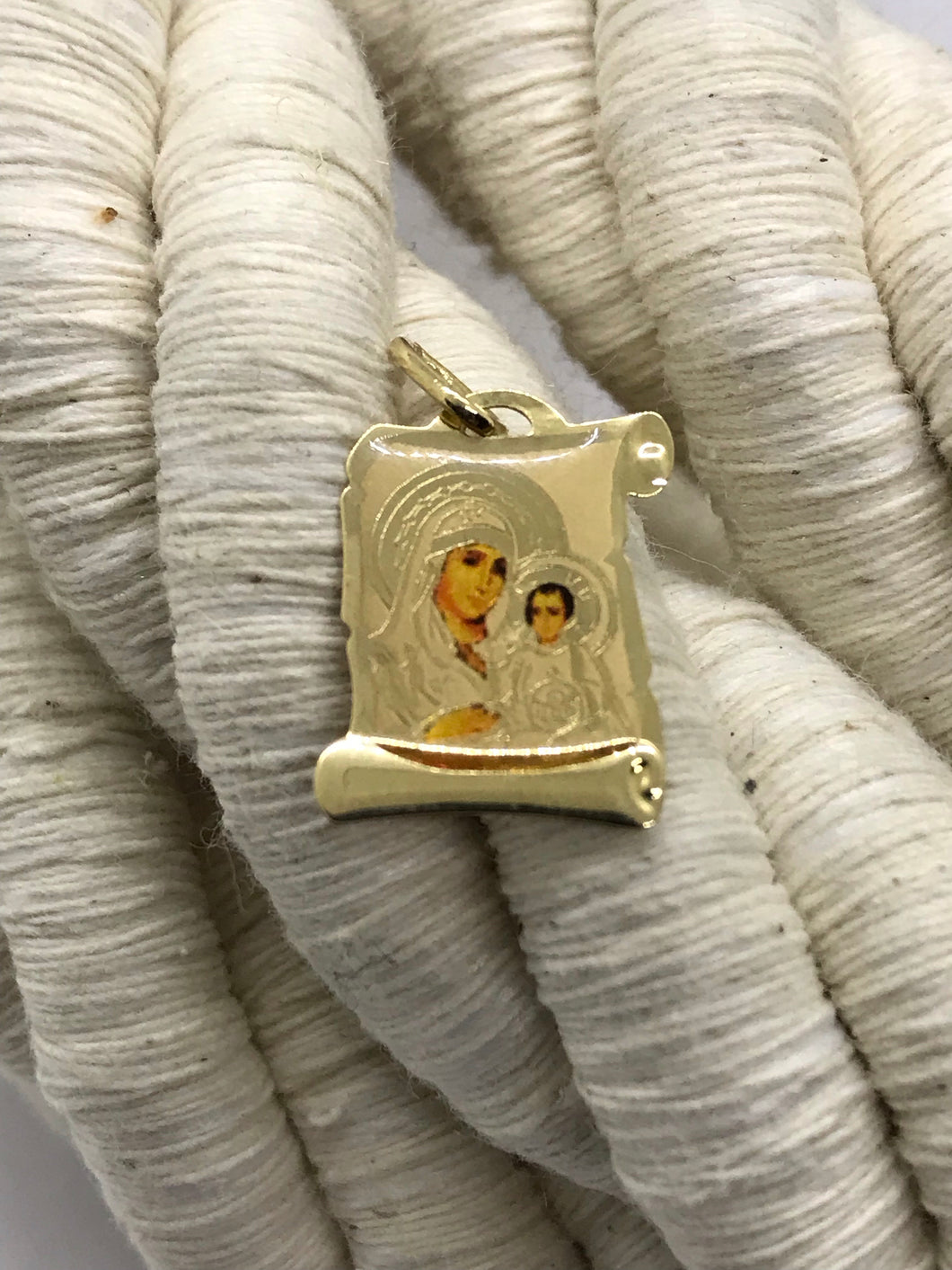14k Gold Pendant 27