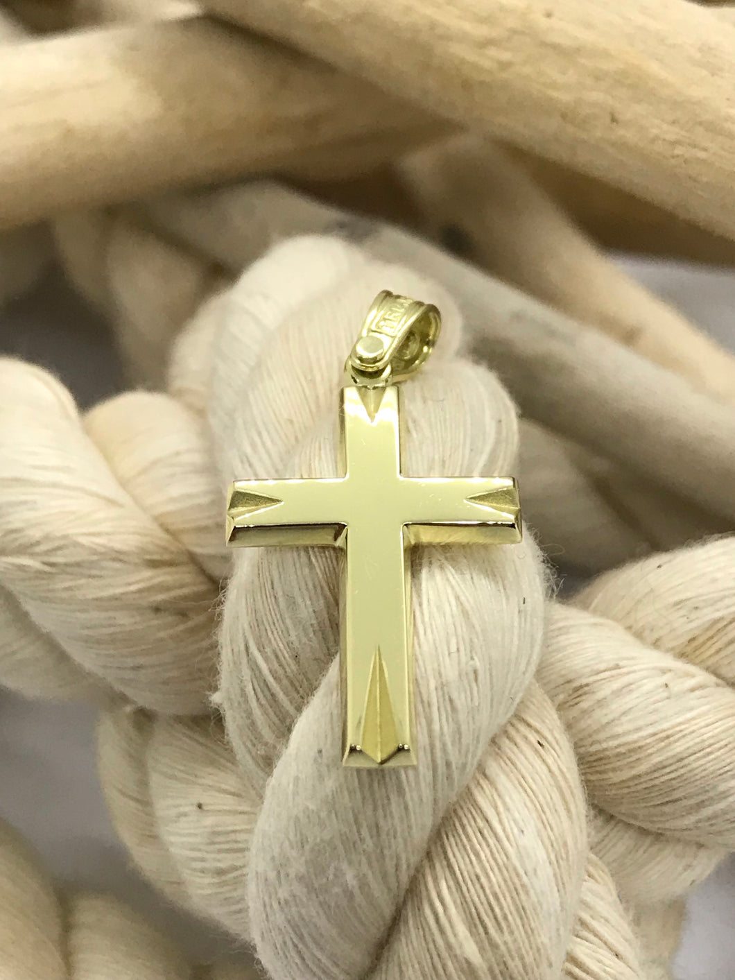 Triantos Yellow Gold Cross 17