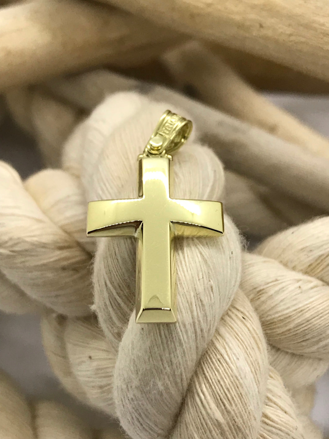Triantos Yellow Gold Cross 19