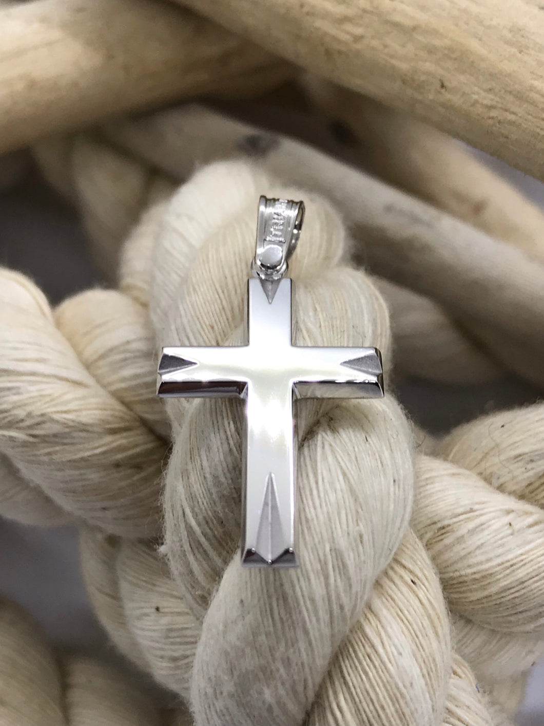 Triantos White Gold Cross 3